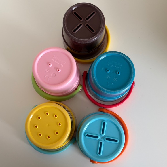 stack & pour buckets bath toy - Picture 2 of 8
